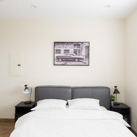 Three-Bedroom Hollywood Condo Los Angeles Bagian luar foto