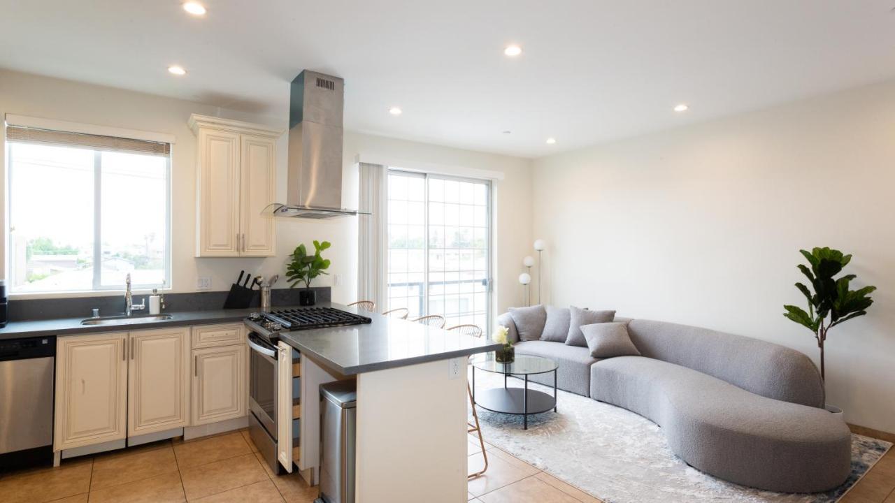 Three-Bedroom Hollywood Condo Los Angeles Bagian luar foto