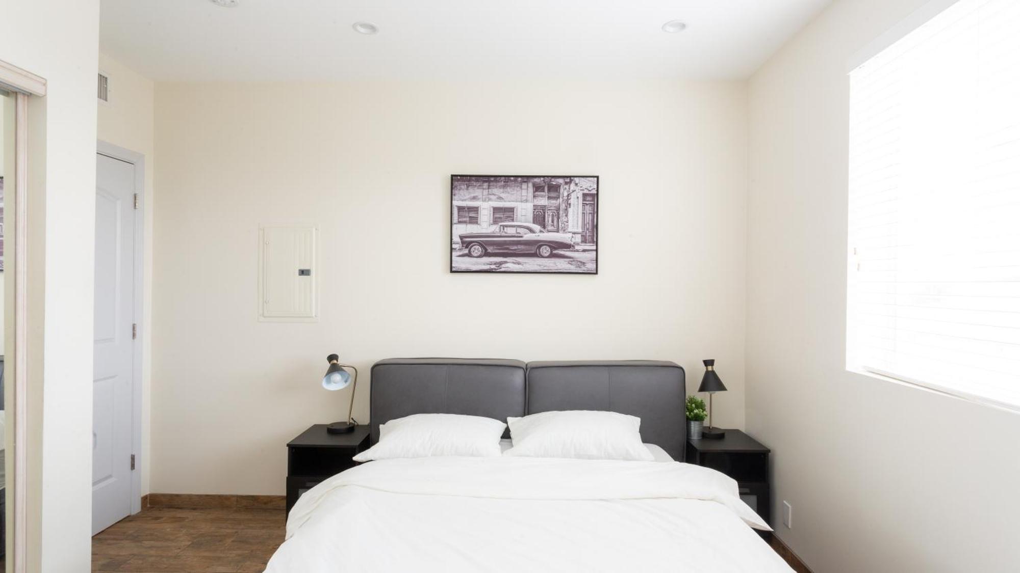 Three-Bedroom Hollywood Condo Los Angeles Bagian luar foto