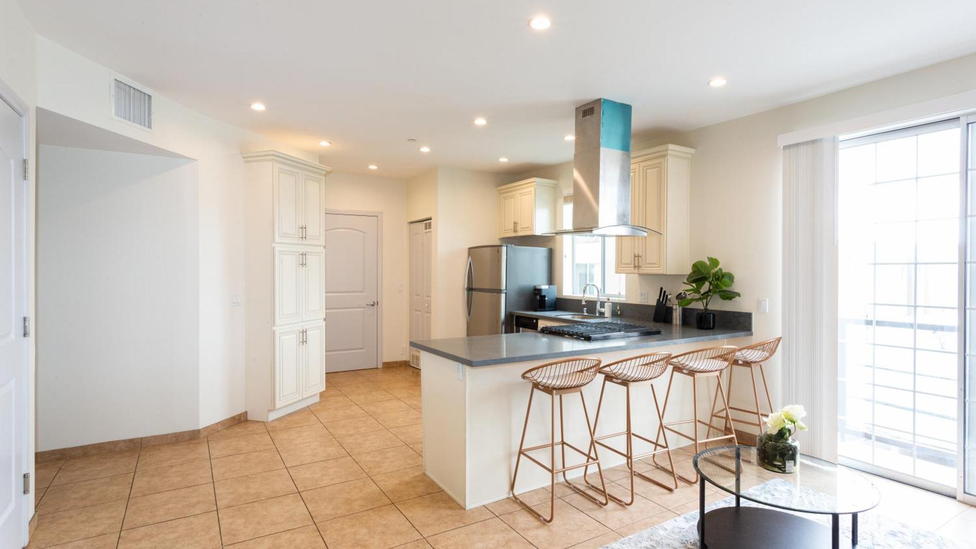 Three-Bedroom Hollywood Condo Los Angeles Bagian luar foto