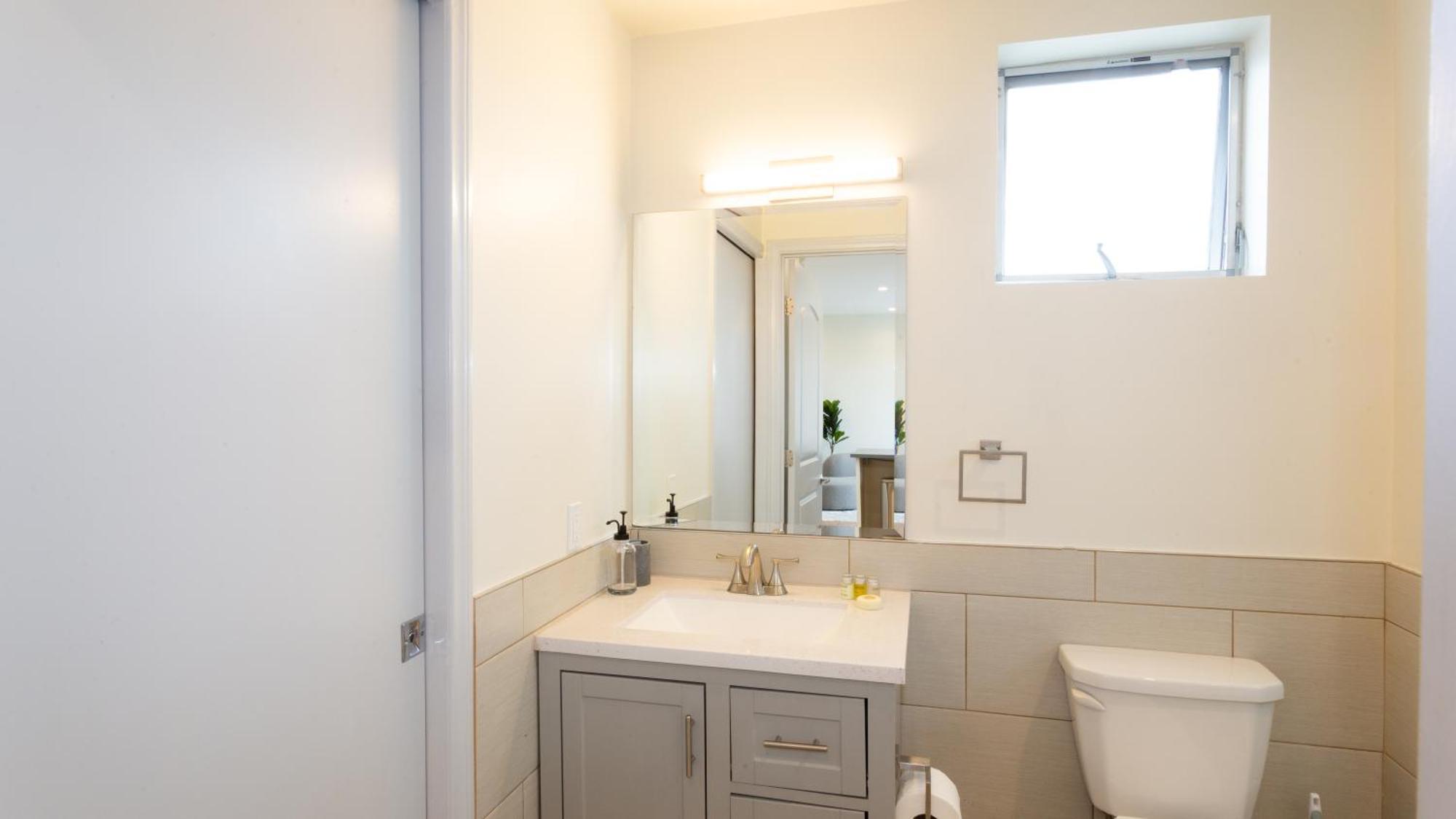 Three-Bedroom Hollywood Condo Los Angeles Bagian luar foto