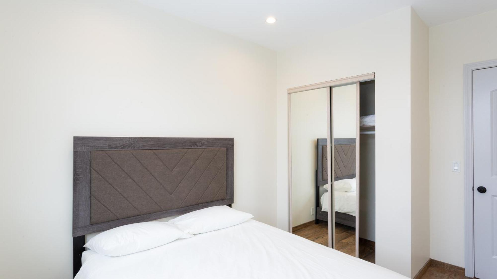 Three-Bedroom Hollywood Condo Los Angeles Bagian luar foto