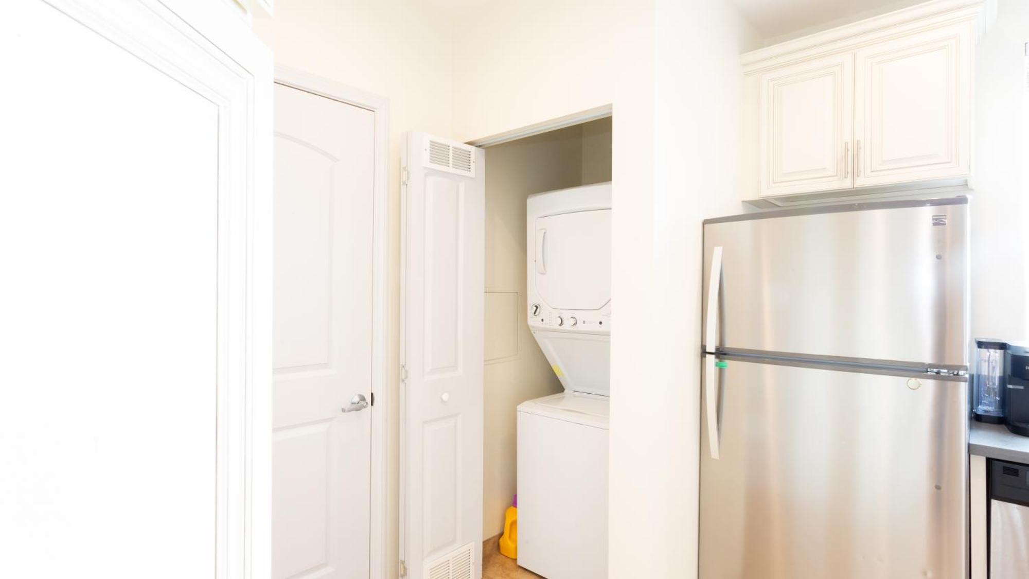 Three-Bedroom Hollywood Condo Los Angeles Bagian luar foto